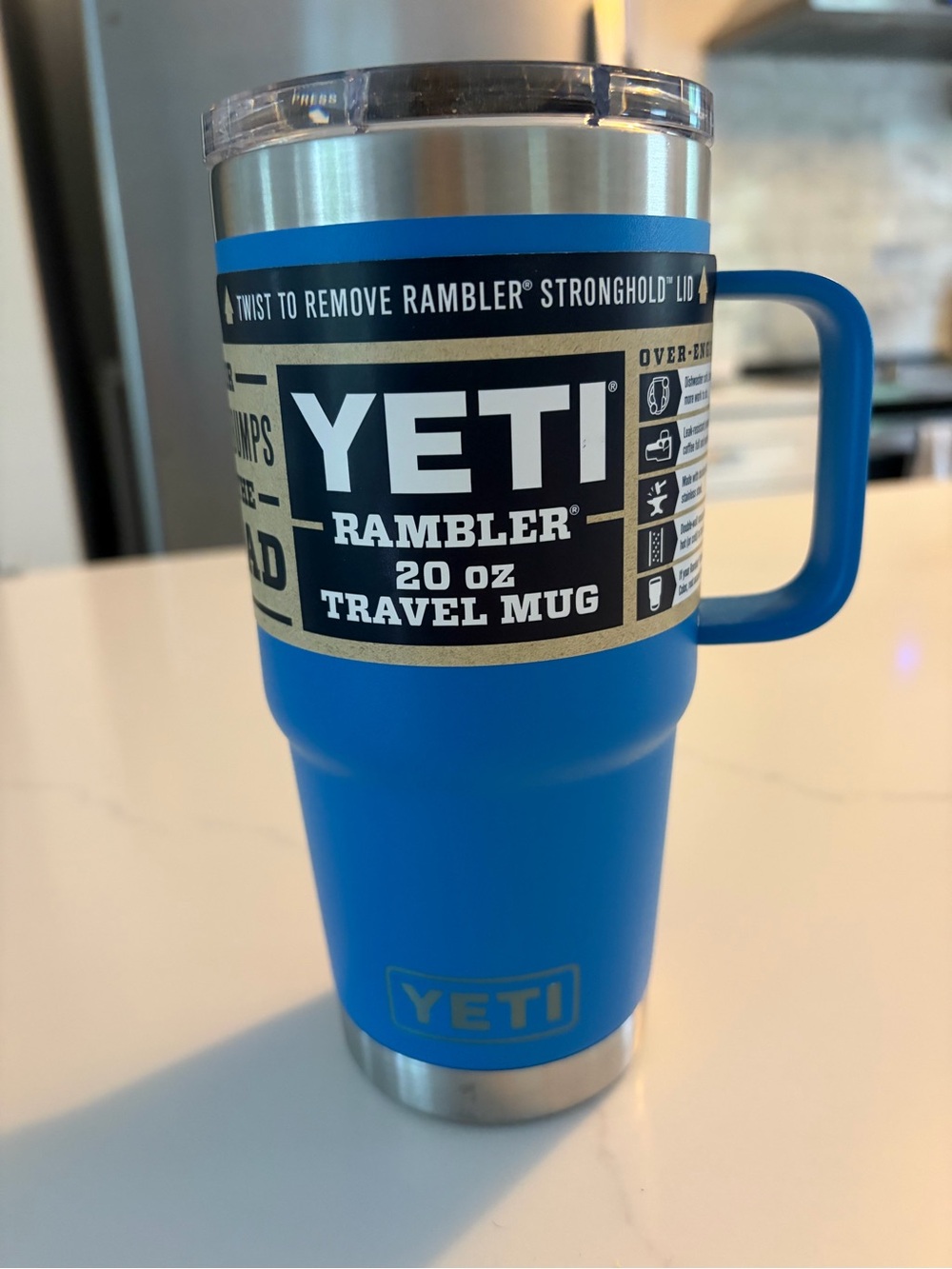 YETI RAMBLER 20oz. TRAVEL MUG Strong Hold Lid BLUE Brand New